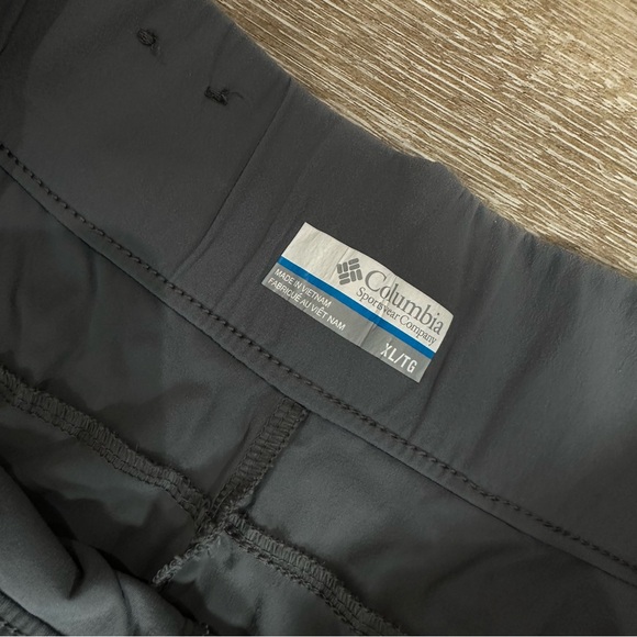 Women’s gray Columbia shorts XL - Picture 3 of 6